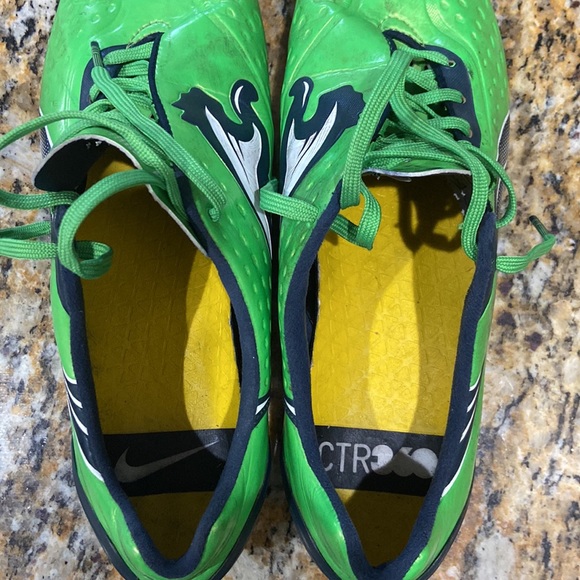 Men’s Puma Cleats - Picture 7 of 10